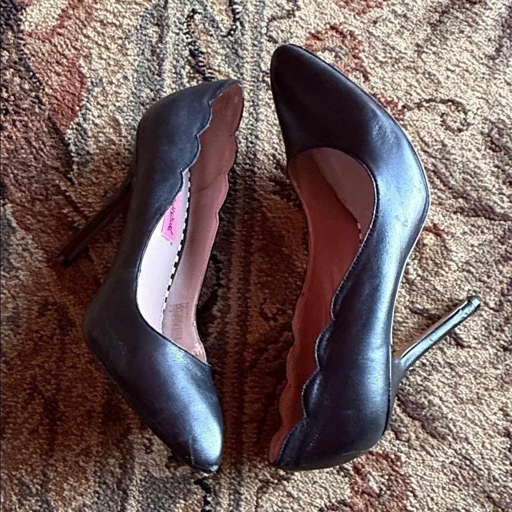 Betsey Johnson Black Pointed-Toe RACIEE 1 Sz. 7.5 Stiletto Heel Pumps - Picture 5 of 10